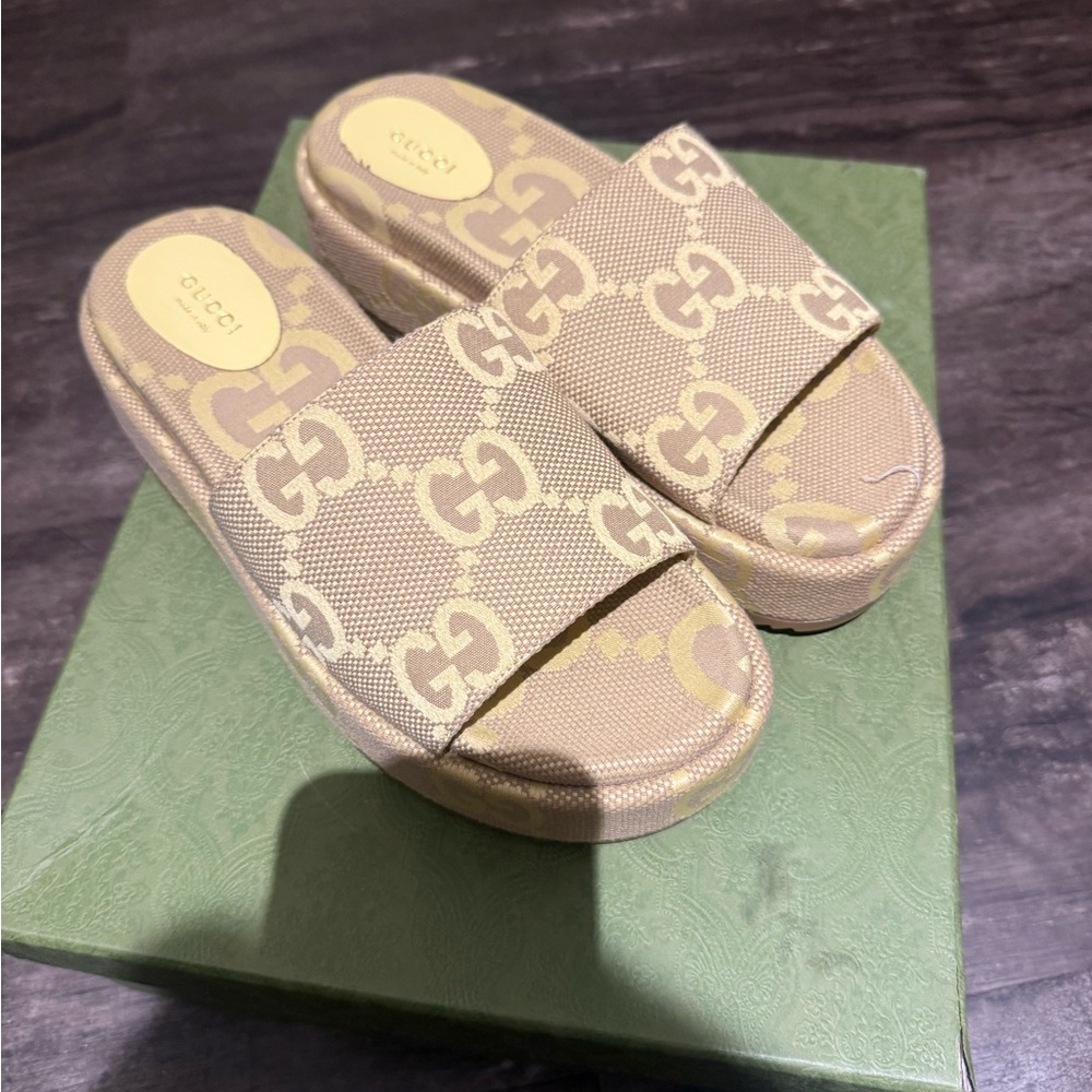BRAND NEW Gucci Butter Yellow and Beige GG Canvas Platform Slides - Picture 6 of 7